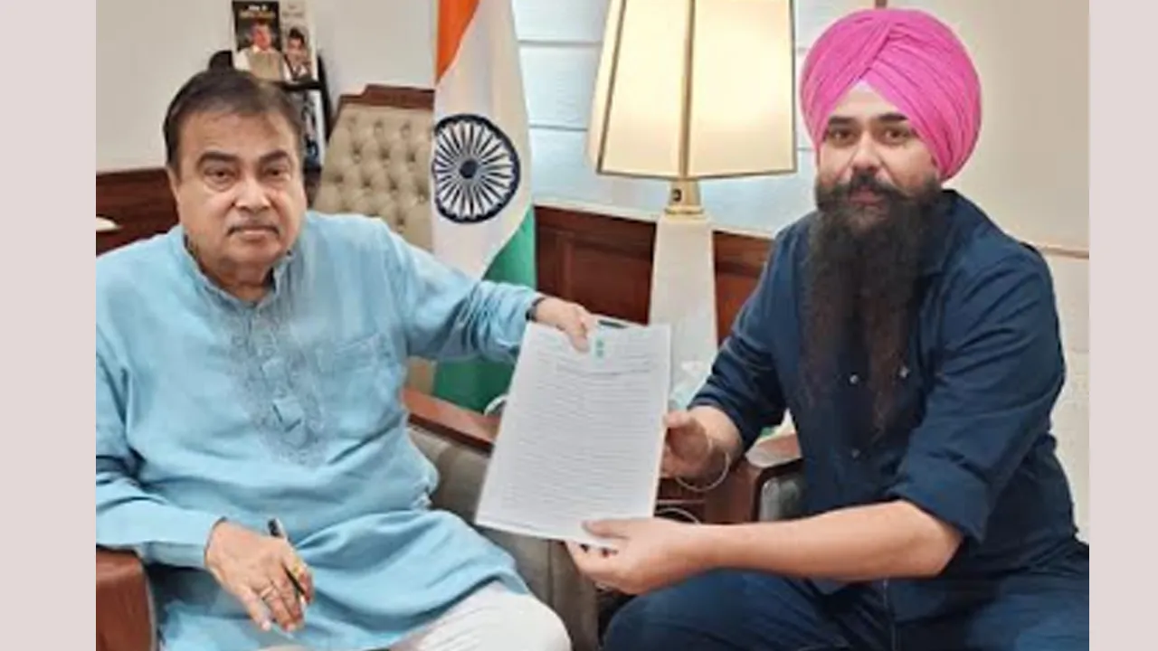 Punjab: ਆਪ ਐਮਪੀ ਮਾਲਵਿੰਦਰ ਸਿੰਘ ਕੰਗ ਨੇ ਕੇਂਦਰੀ ਮੰਤਰੀ ਨਿਤਿਨ ਗਡਕਰੀ ਨਾਲ ਕੀਤੀ ਮੁਲਾਕਾਤ, ਬੰਗਾ–ਗੜ੍ਹਸ਼ੰਕਰ–ਸ੍ਰੀ ਅਨੰਦਪੁਰ ਸਾਹਿਬ–ਨੈਣਾ ਦੇਵੀ ਮਾਰਗ ਨੂੰ ਰਾਸ਼ਟਰੀ ਰਾਜਮਾਰਗ ਦਾ ਦਰਜਾ ਦੇਣ ਦੀ ਮੰਗ ਨੂੰ ਮੁੜ ਦੁਹਰਾਇਆ
