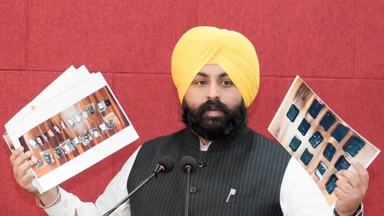 Punjab Education News: ਪੰਜਾਬ ਪੁਲਿਸ ਵੱਲੋਂ ਨਕਲ ਕਰਵਾਉਣ ਵਾਲੇ ਹਰਿਆਣਾ ਅਧਾਰਤ ਗਿਰੋਹ ਦਾ ਪਰਦਾਫਾਸ਼, ਅਸੀਂ ਕਿਸੇ ਨੂੰ ਸੂਬੇ ਦੀ ਸਿੱਖਿਆ ਪ੍ਰਣਾਲੀ ਨੂੰ ਬਦਨਾਮ ਨਹੀਂ ਕਰਨ ਦੇਵਾਂਗੇ: ਹਰਜੋਤ ਸਿੰਘ ਬੈਂਸ