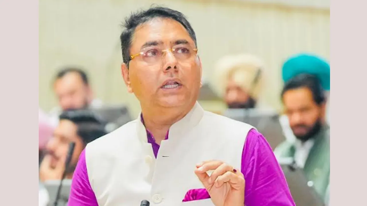 Punjab Jobs: ਸਾਢੇ 4 ਸਾਲਾਂ ‘ਚ 68 ਹਜ਼ਾਰ ਤੋਂ ਵੱਧ ਸਰਕਾਰੀ ਨੌਕਰੀਆਂ, 1.83 ਲੱਖ ਕਰੋੜ ਦੇ ਨਿਵੇਸ਼ ਨਾਲ 6.36 ਲੱਖ ਪ੍ਰਾਈਵੇਟ ਨੌਕਰੀਆਂ ਦੇ ਮੌਕੇ ਪੈਦਾ ਕੀਤੇ: ਨੌਜਵਾਨਾਂ ਲਈ ਸਾਜ਼ਗਾਰ ਮਾਹੌਲ ਸਿਰਜ ਰਹੀ ਹੈ ਮਾਨ ਸਰਕਾਰ: ਅਮਨ ਅਰੋੜਾ