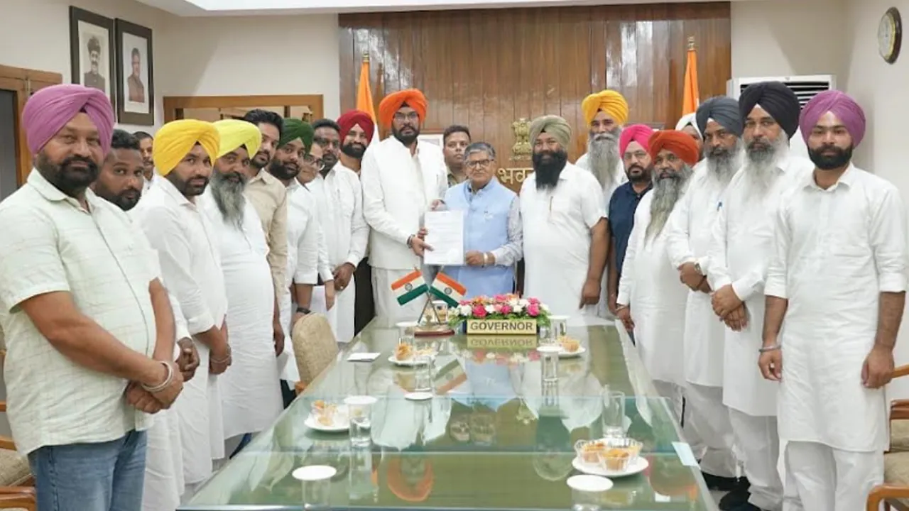 Punjab News: ਆਪ ਵਿਧਾਇਕ ਕੁਲਦੀਪ ਸਿੰਘ ਧਾਲੀਵਾਲ ਨੇ ਰਾਜਪਾਲ ਨਾਲ ਕੀਤੀ ਮੁਲਾਕਾਤ, ਅਜਨਾਲਾ ਨੂੰ ਹੜ੍ਹਾਂ ਤੋਂ ਬਚਾਉਣ ਲਈ ਉਜ ਨਦੀ 'ਤੇ ਡੈਮ ਬਣਾਉਣ ਦੀ ਕੀਤੀ ਮੰਗ