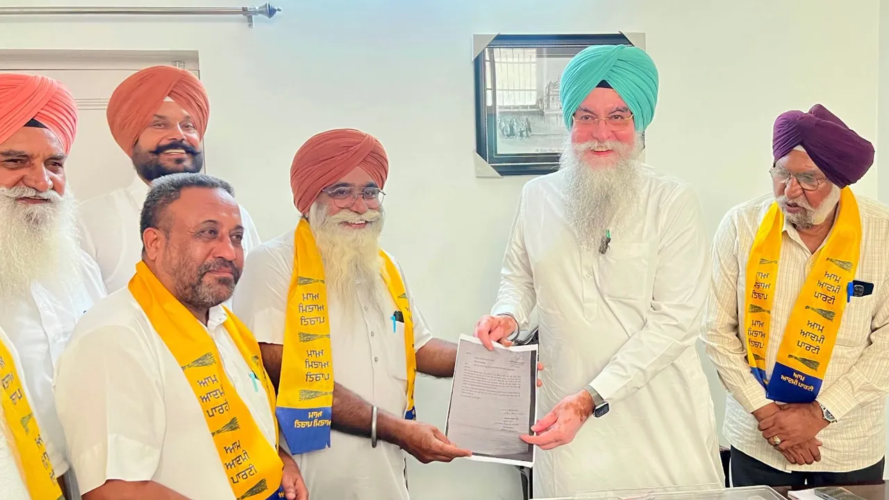 Punjab News: ਟਕਸਾਲੀ ਅਕਾਲੀ ਆਗੂ ਤੇ ਆਲ ਇੰਡੀਆ ਟਾਂਕ ਕਸ਼ੱਤਰੀ ਸਭਾ ਦੇ ਕੌਮੀ ਪ੍ਰਧਾਨ ‘ਆਪ’ ਸ਼ਾਮਲ