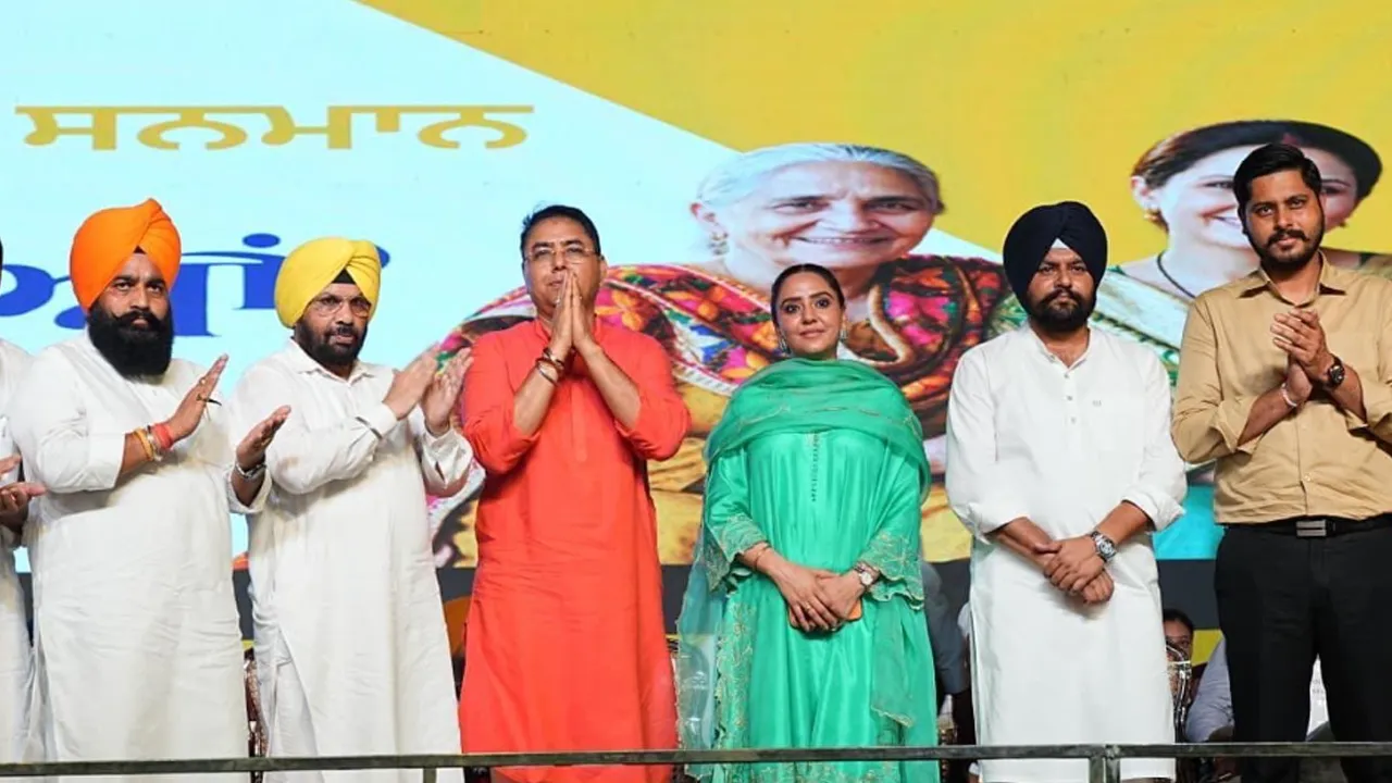 Punjab News: ਰੱਖੜੀ ਦੇ ਤਿਉਹਾਰ 'ਤੇ ਭਗਵੰਤ ਸਿੰਘ ਮਾਨ ਨੇ ਨਿਭਾਇਆ ‘ਭਰਾ’ ਦਾ ਫ਼ਰਜ਼, 1.37 ਲੱਖ ਸਤਿਕਾਰ ਸਖੀਆਂ ਦੇ ਖਾਤੇ 'ਚ ਪਾਈ ਸਨਮਾਨ ਰਾਸ਼ੀ