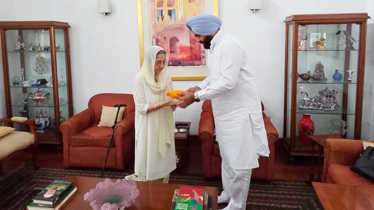 Punjab Political News: ਗੁਰਸ਼ਰਨ ਕੌਰ ਨੂੰ ਮਿਲੇ ਔਜਲਾ, ਕਿਹਾ-ਸੱਚ ਦੀ ਹਮੇਸ਼ਾ ਜਿੱਤ