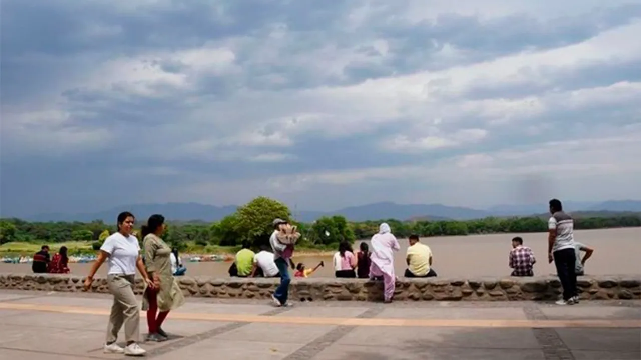 Punjab Weather: ਪੰਜਾਬ ਤੇ ਚੰਡੀਗੜ੍ਹ ’ਚ ਅੱਜ ਹੁੰਮਸ ਭਰੀ ਗਰਮੀ, ਕੁਝ ਜ਼ਿਲ੍ਹਿਆਂ ’ਚ ਪੈ ਸਕਦੈ ਹਲਕਾ ਮੀਂਹ