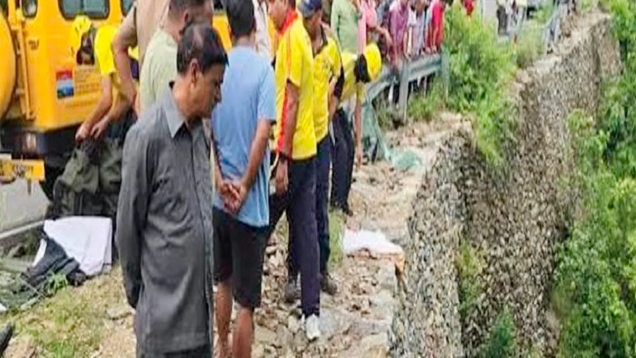 Road Accident: ਦਰਦਨਾਕ ਹਾਦਸਾ, ਕਾਰ ਖੱਡ ’ਚ ਡਿੱਗੀ, ਪੰਜ ਦੀ ਮੌਤ, ਇੱਕ ਲਾਪਤਾ