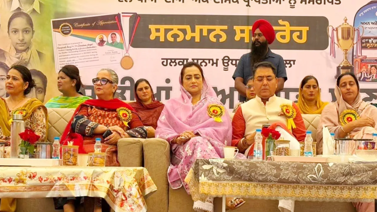 Sunam News: ਸਿੱਖਿਆ ਖੇਤਰ ਨੂੰ ਹੋਰ ਹੁਲਾਰਾ ਦੇਣ ਲਈ ਕੈਬਨਿਟ ਮੰਤਰੀ ਅਮਨ ਅਰੋੜਾ ਦਾ ਅਹਿਮ ਉਪਰਾਲਾ, ਸਰਕਾਰੀ ਸਕੂਲਾਂ ਦੇ 19,886 ਵਿਦਿਆਰਥੀਆਂ ਨੂੰ ਸਕੂਲ ਬੈਗ ਦੇਣ ਦੀ ਸ਼ੁਰੂਆਤ