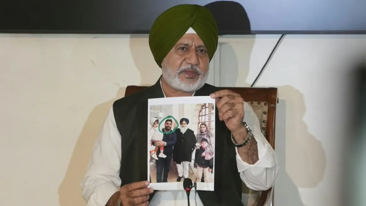 AAP Punjab: ਆਪ ਦਾ ਅਕਾਲੀਆਂ 'ਤੇ ਪਲਟਵਾਰ, ਬਲਤੇਜ ਪੰਨੂ ਨੇ ਅਮਰਦੀਪ ਗਰੇਵਾਲ ਦੀਆਂ ਸੀਨੀਅਰ ਭਾਜਪਾ ਆਗੂਆਂ ਨਾਲ ਅਤੇ ਗੁਰੀ ਚਾਹਲ ਦੀਆਂ ਅਕਾਲੀਆਂ ਨਾਲ ਦਿਖਾਈਆਂ ਤਸਵੀਰਾਂ