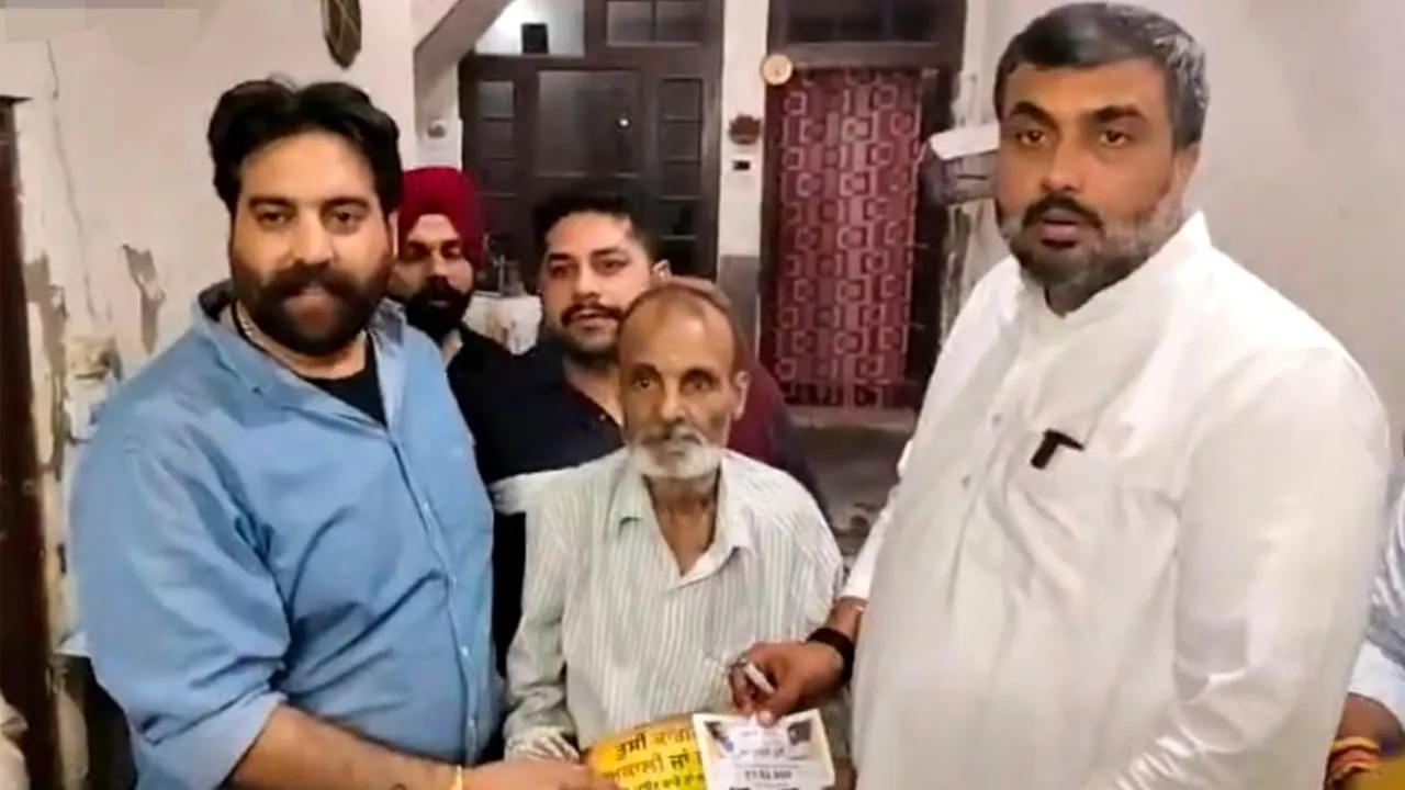 AAP Punjab: ਮਾਨ ਦੇ ਮੁਨਾਫੇ ਮੁਹਿੰਮ ਤਹਿਤ ਵਿਧਾਇਕ ਗੋਲਡੀ ਨੇ ਵਾਰਡ ਨੰ. 6 ਤੋਂ ਸ਼ੁਰੂ ਕੀਤੀ ਡੋਰ-ਟੂ-ਡੋਰ ਕੈਂਪੇਨ