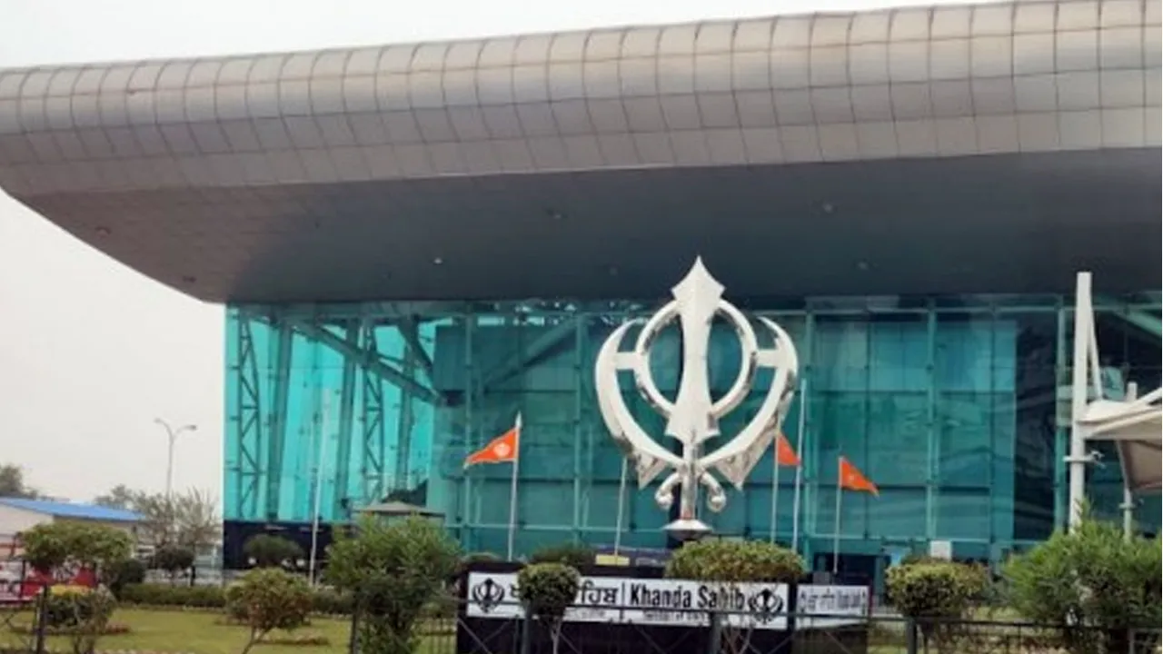 Amritsar Airport News: ਅੰਮ੍ਰਿਤਸਰ ਏਅਰਪੋਰਟ ਨੇੜੇ ਸ਼ੱਕੀ ਡਰੋਨ ਵਰਗੀਆਂ ਵਸਤੂਆਂ ਦਿਖੀਆਂ, 7 ਉਡਾਣਾਂ ਡਾਇਵਰਟ