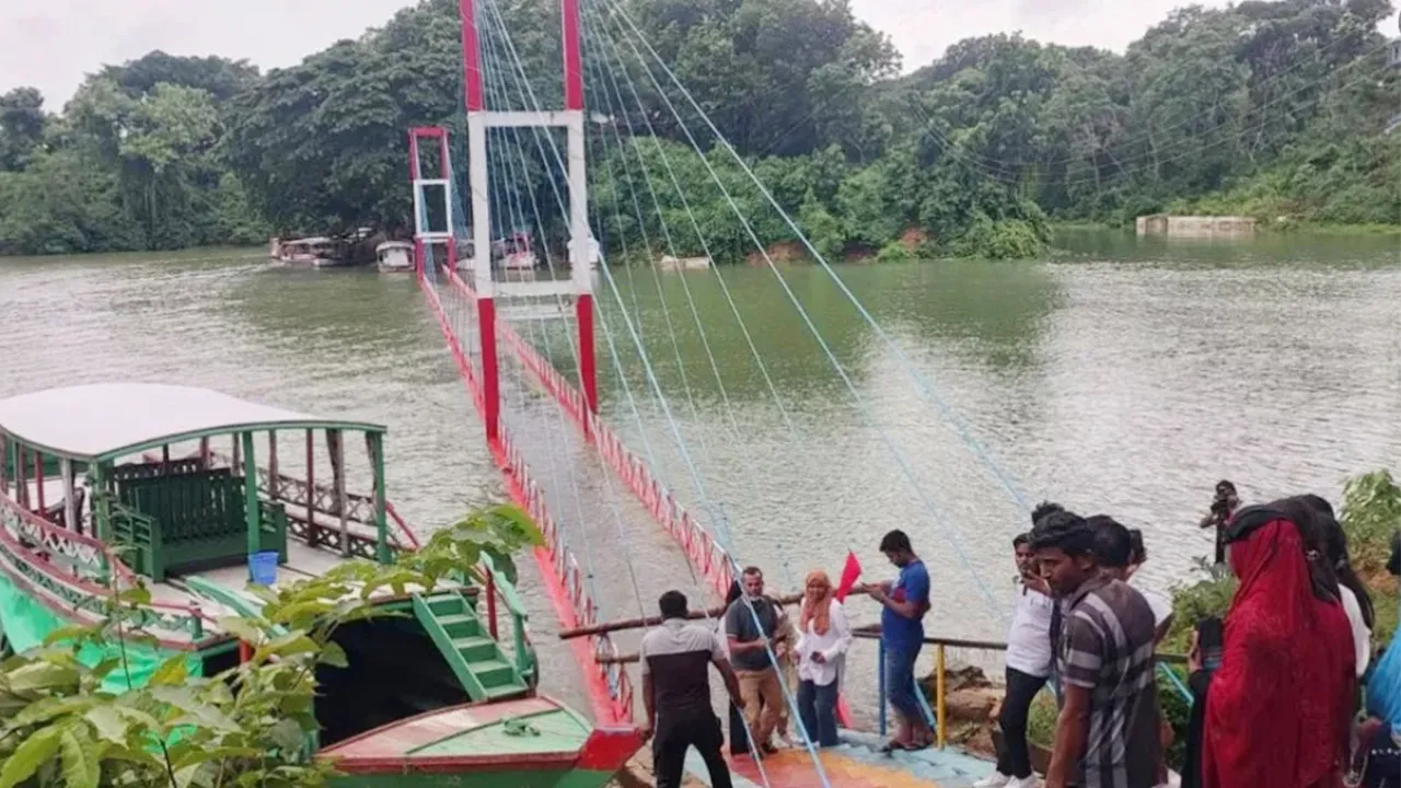 Bangladesh Heavy Rain: ਬੰਗਲਾਦੇਸ਼ ਦੀ ਲੇਕ ਸਿਟੀ ਰੰਗਾਮਤੀ ’ਚ ਮੀਂਹ ਦਾ ਕਹਿਰ, ਕਪਤਾਈ ਝੀਲ ’ਤੇ ਹੈਂਗਿੰਗ ਬ੍ਰਿਜ ਡੁੱਬਿਆ