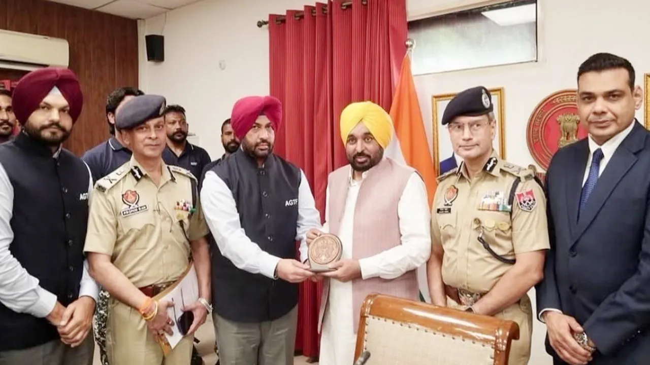 CM Punjab: ਤੁਸੀਂ ਦੌੜ ਸਕਦੇ ਹੋ, ਪਰ ਕਾਨੂੰਨ ਦੇ ਸ਼ਿਕੰਜੇ ਤੋਂ ਬਚ ਨਹੀਂ ਸਕਦੇ-ਮੁੱਖ ਮੰਤਰੀ ਭਗਵੰਤ ਸਿੰਘ ਮਾਨ ਵੱਲੋਂ ਵਿਦੇਸ਼ਾਂ ‘ਚ ਲੁਕੇ ਗੈਂਗਸਟਰਾਂ ਨੂੰ ਚਿਤਾਵਨੀ