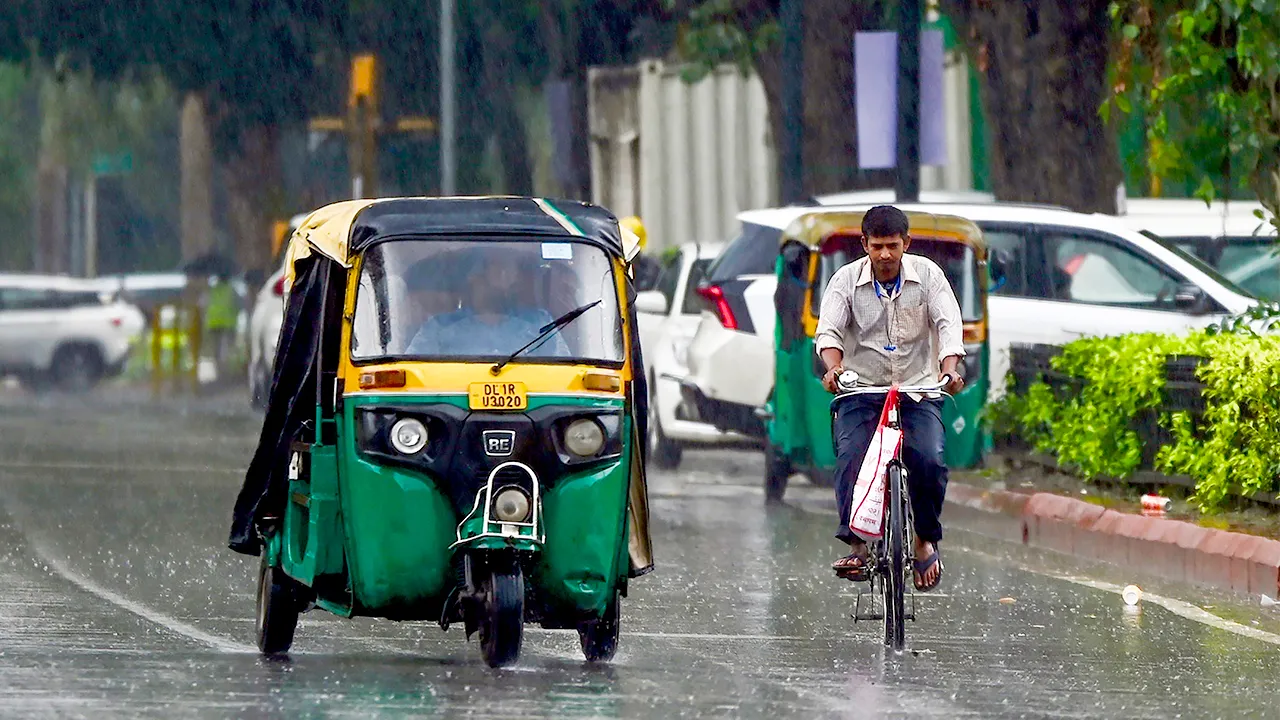 Delhi NCR Weather: ਦਿੱਲੀ-NCR ’ਚ ਮੀਂਹ ਤੋਂ ਬਾਅਦ ਹੁੰਮਸ ਭਰੀ ਗਰਮੀ ਨੇ ਕੀਤਾ ਪਰੇਸ਼ਾਨ