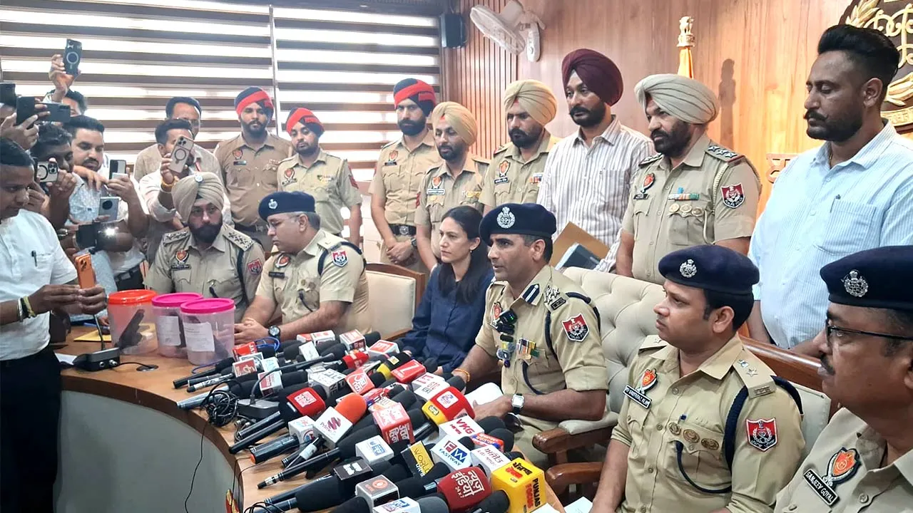 Gulab Sidhu Latest News: ਗਾਇਕ ਗੁਲਾਬ ਸਿੱਧੂ ਦੇ ਘਰ ਹਮਲੇ ਦੇ ਮਾਮਲੇ ’ਚ ਦੋ ਮੁਲਜ਼ਮ ਗ੍ਰਿਫ਼ਤਾਰ