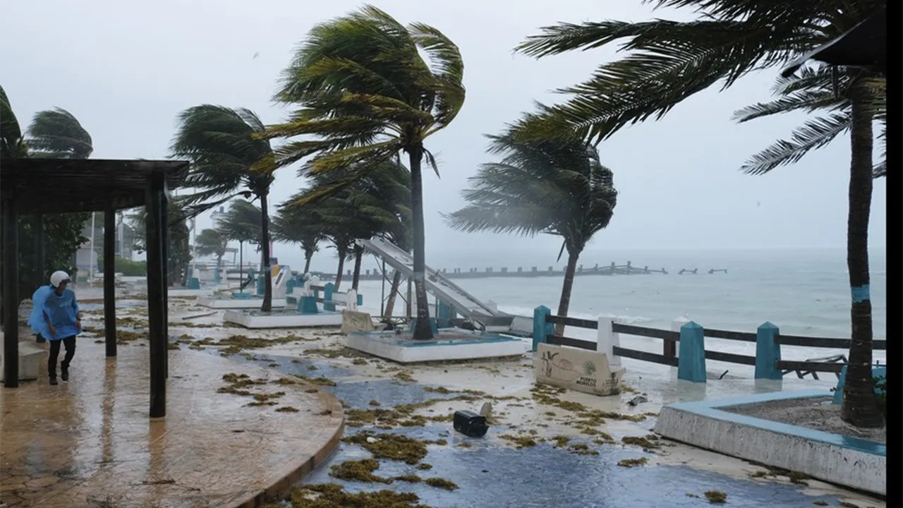 Hurricane Lowell: ਅਮਰੀਕਾ ’ਚ ਤੂਫਾਨ ਲੋਵੇਲ ਨੇ ਫਿਰ ਫੜੀ ਰਫਤਾਰ, ਹਵਾਈ ’ਚ ਐਮਰਜੈਂਸੀ ਦਾ ਐਲਾਨ