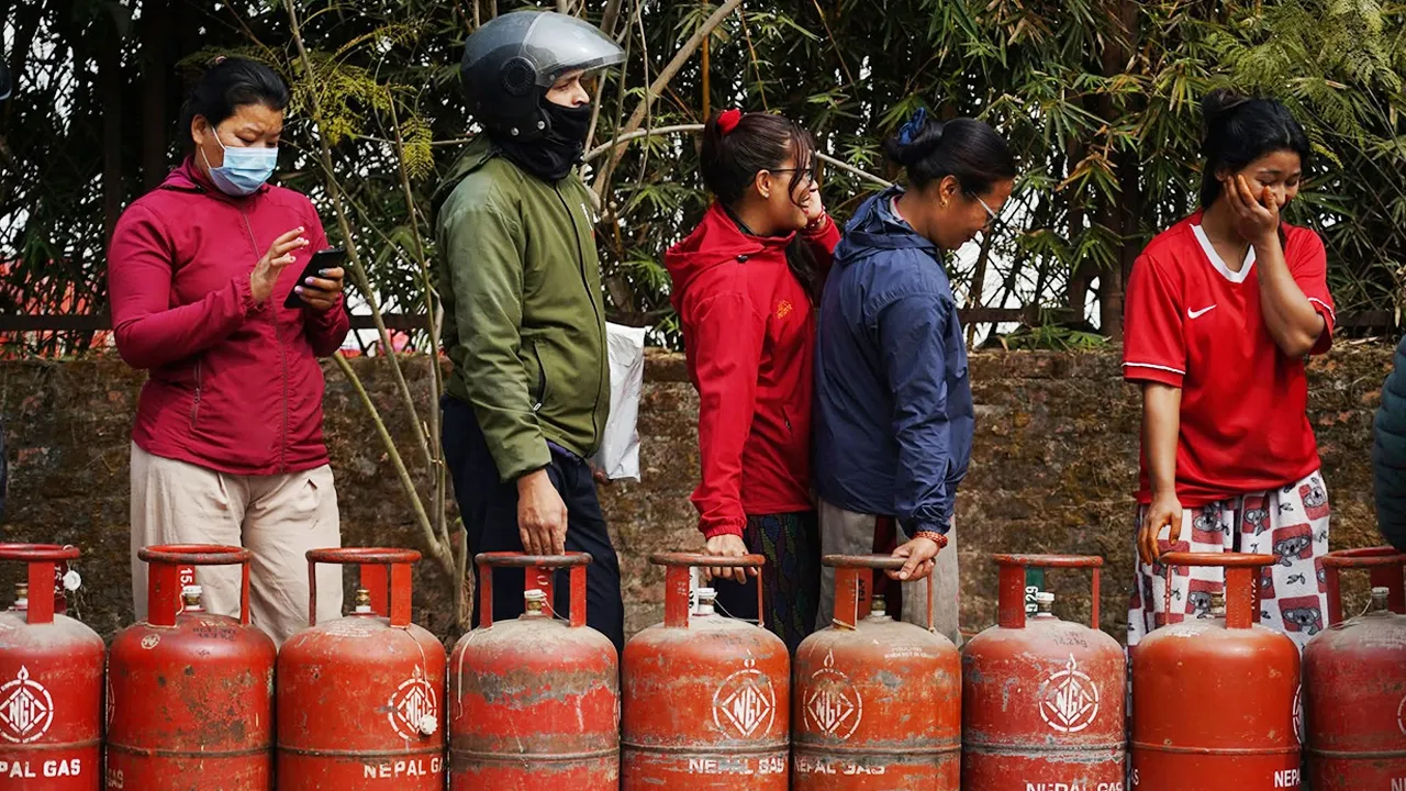 Kathmandu News: ਕਾਠਮੰਡੂ ’ਚ ਗੰਭੀਰ LPG ਗੈਸ ਸੰਕਟ, ਖਾਲੀ ਸਿਲੰਡਰਾਂ ਨਾਲ ਭਟਕ ਰਹੇ ਲੋਕ