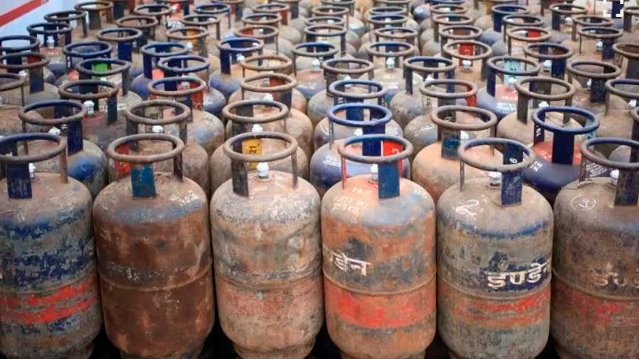 LPG Cylinder Price: ਵਪਾਰਕ ਗੈਸ ਸਿਲੰਡਰ ਮਹਿੰਗਾ, ਘਰੇਲੂ ਸਿਲੰਡਰ ਦੀ ਕੀਮਤ ਸਥਿਰ