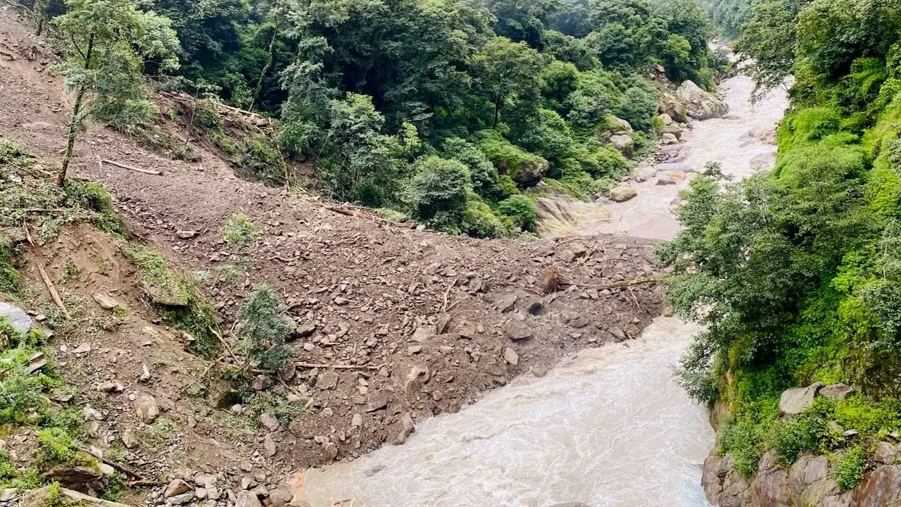 NEPAL HEAVY RAIN: ਭਾਰੀ ਬਾਰਿਸ਼ ਕਾਰਨ ਨੇਪਾਲ ਦੇ ਚਾਰ ਜ਼ਿਲ੍ਹਿਆਂ ਨਾਲ ਸੰਪਰਕ ਟੁੱਟਿਆ, ਕਈ ਪ੍ਰਮੁੱਖ ਹਾਈਵੇਅ ਬੰਦ