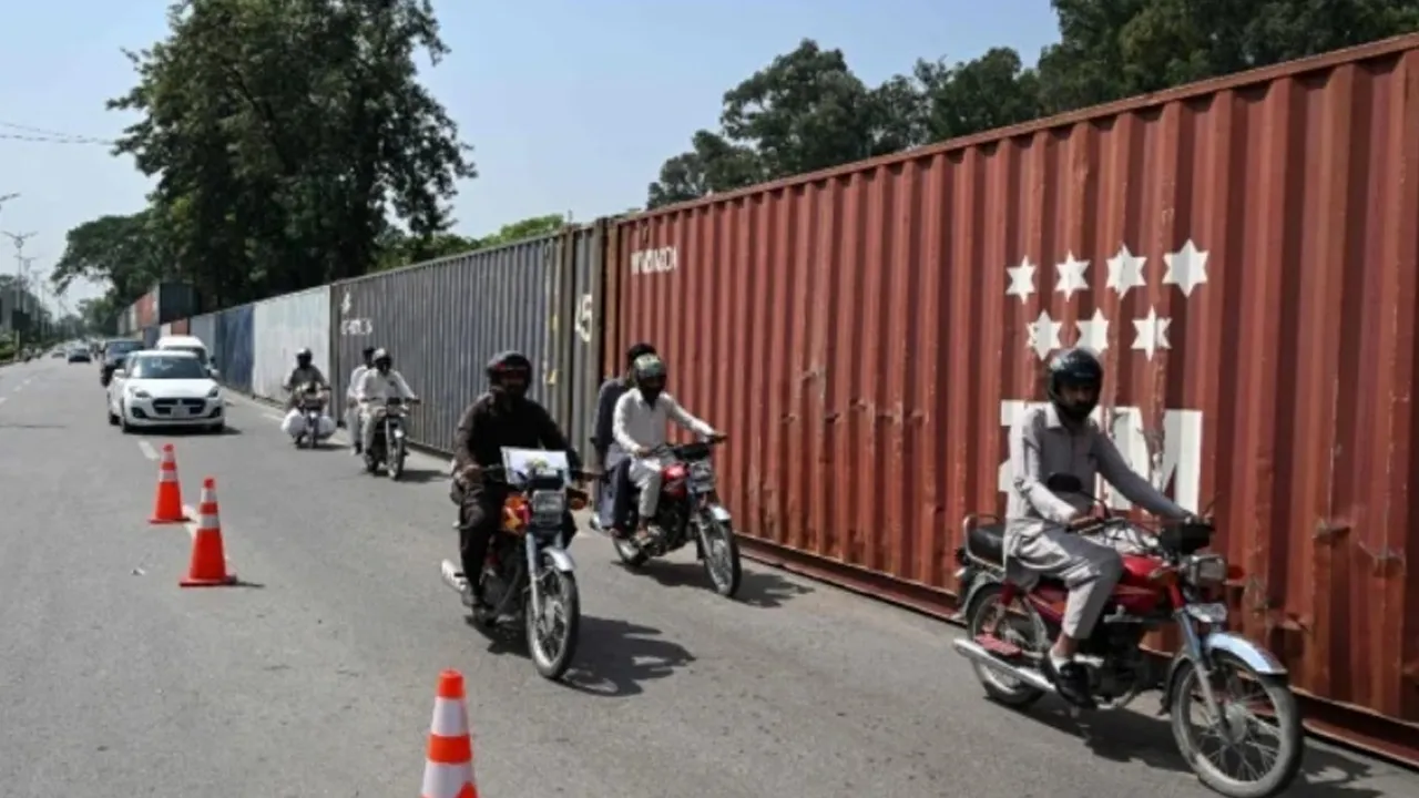 Pakistan ’ਚ PTI ਦੇ 27 ਸਤੰਬਰ ਦੇ ਮਾਰਚ ਤੋਂ ਡਰੀ ਸਰਕਾਰ, ਇਸਲਾਮਾਬਾਦ ਨੂੰ ਬਦਲਿਆ ਜਾ ਰਿਹਾ ਹੈ ਛਾਉਣੀ 'ਚ