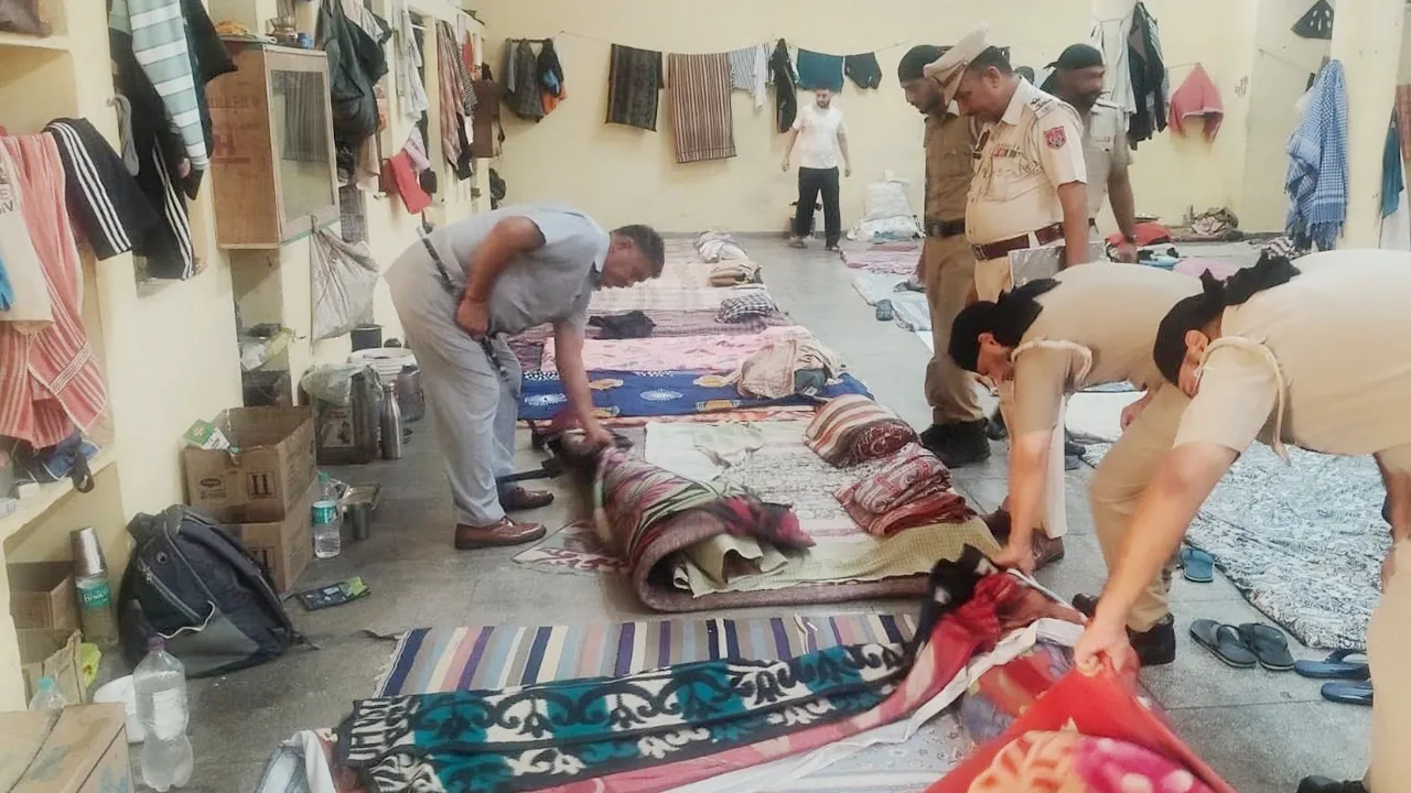 Pathankot News: ਪਠਾਨਕੋਟ ਸਬ ਜ਼ੇਲ੍ਹ ’ਚ ਪੁਲਿਸ ਦਾ ਅਚਾਨਕ ਕੋਰਡਨ ਐਂਡ ਸਰਚ ਆਪ੍ਰੇਸ਼ਨ