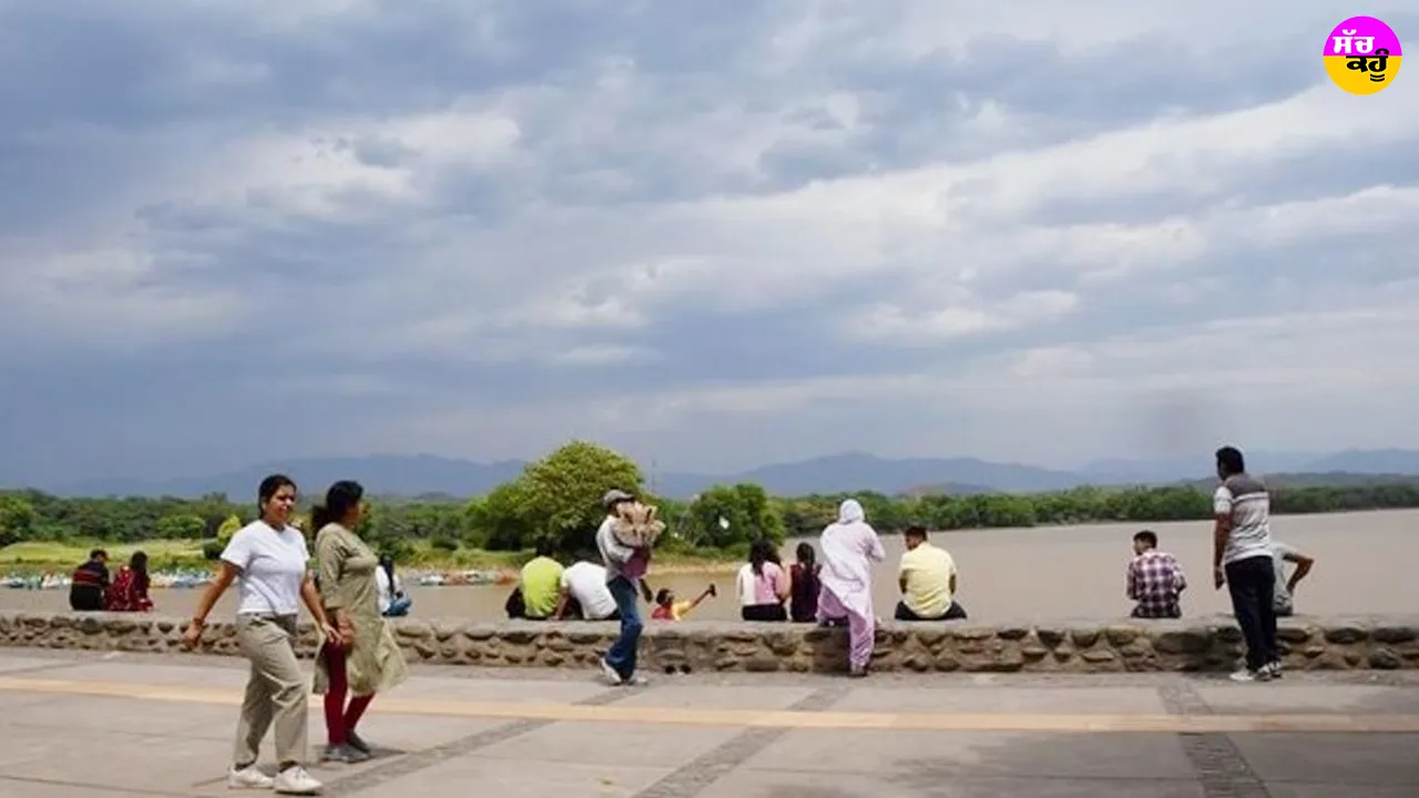 Punjab Weather Today: ਜਲੰਧਰ ਤੇ ਪਠਾਨਕੋਟ ’ਚ ਸਵੇਰੇ ਤੜਕੇ ਪਿਆ ਮੀਂਹ, ਪੰਜਾਬ ਦੇ ਸਾਰੇ ਜ਼ਿਲ੍ਹਿਆਂ ’ਚ ਅੱਜ ਮੀਂਹ ਦੀ ਸੰਭਾਵਨਾ