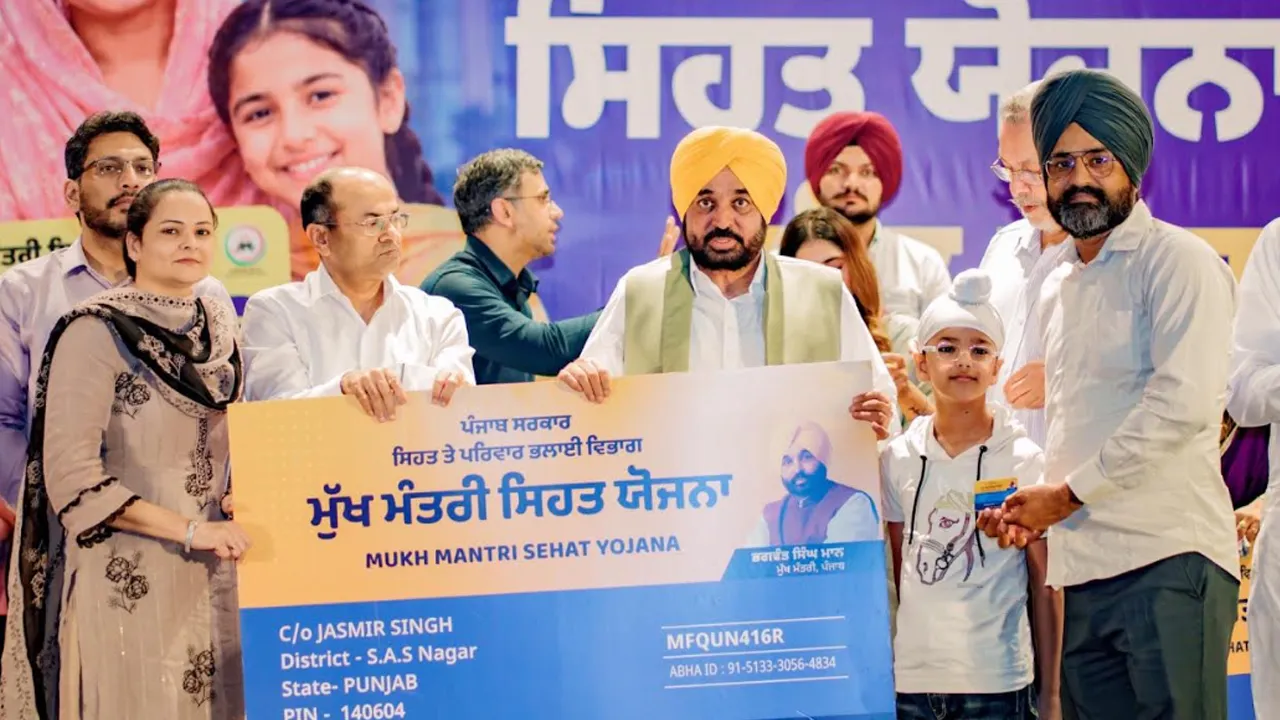 Health News Punjab: ਮੁੱਖ ਮੰਤਰੀ ਭਗਵੰਤ ਸਿੰਘ ਮਾਨ ਵੱਲੋਂ ‘ਮੁੱਖ ਮੰਤਰੀ ਸਿਹਤ ਯੋਜਨਾ’ ਤਹਿਤ ਬਣੇ 1.26 ਕਰੋੜ ਕਾਰਡਾਂ ਦੀ ਵੰਡ ਦੀ ਸ਼ੁਰੂਆਤ, 54 ਲੱਖ ਪਰਿਵਾਰਾਂ ਨੂੰ ਮਿਲੀ ਸਿਹਤ ਸੁਰੱਖਿਆ