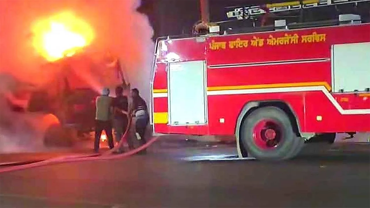 Truck Fire: ਸਰੀਏ ਨਾਲ ਭਰੇ ਟਰੱਕ ਨੂੰ ਲੱਗੀ ਅੱਗ, ਵੱਡਾ ਹਾਦਸਾ ਟਲਿਆ