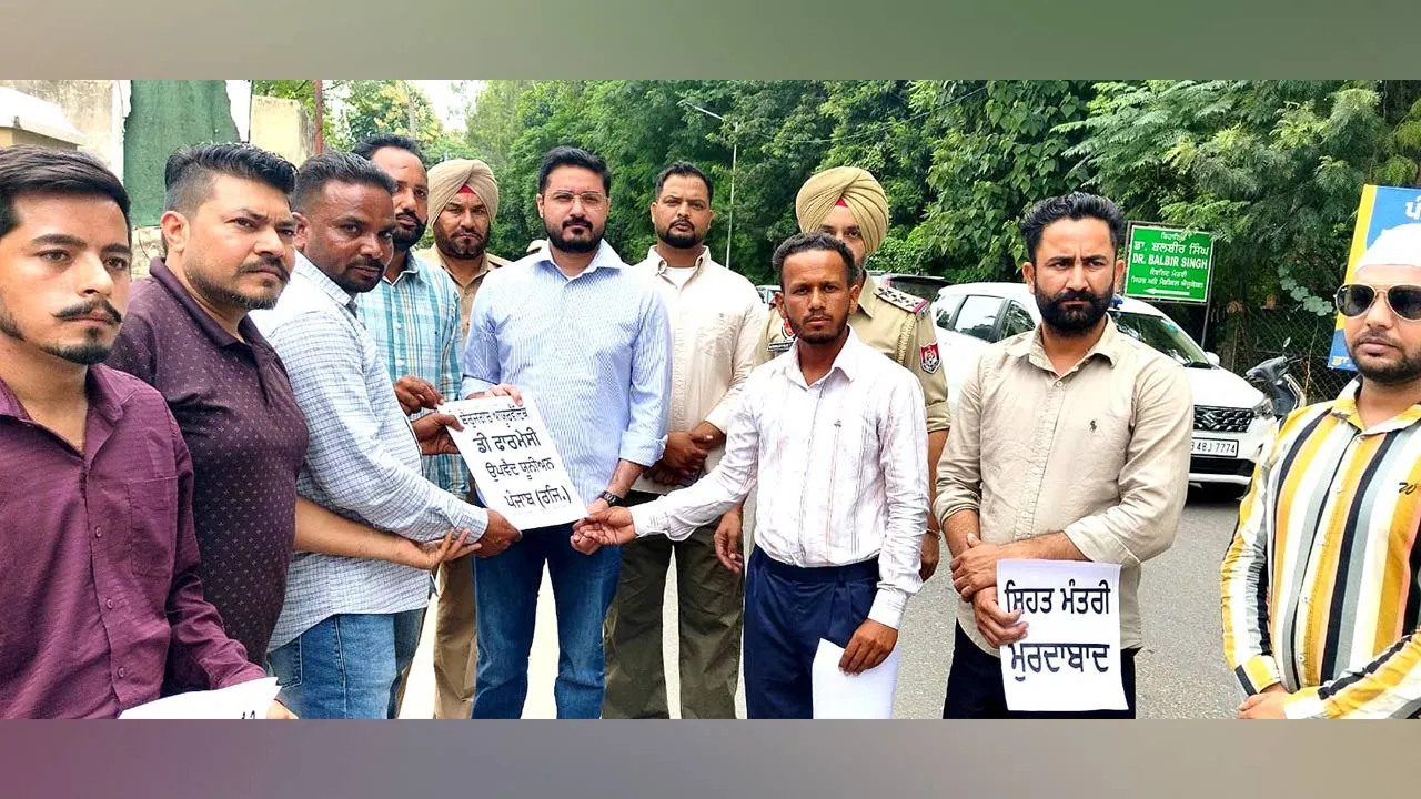 Upvaid Protest Punjab: ਉਪਵੈਦ ਬੇਰੁਜ਼ਗਾਰ ਯੂਨੀਅਨ ਵੱਲੋਂ ਸਿਹਤ ਮੰਤਰੀ ਦੀ ਕੋਠੀ ਦਾ ਘਿਰਾਓ