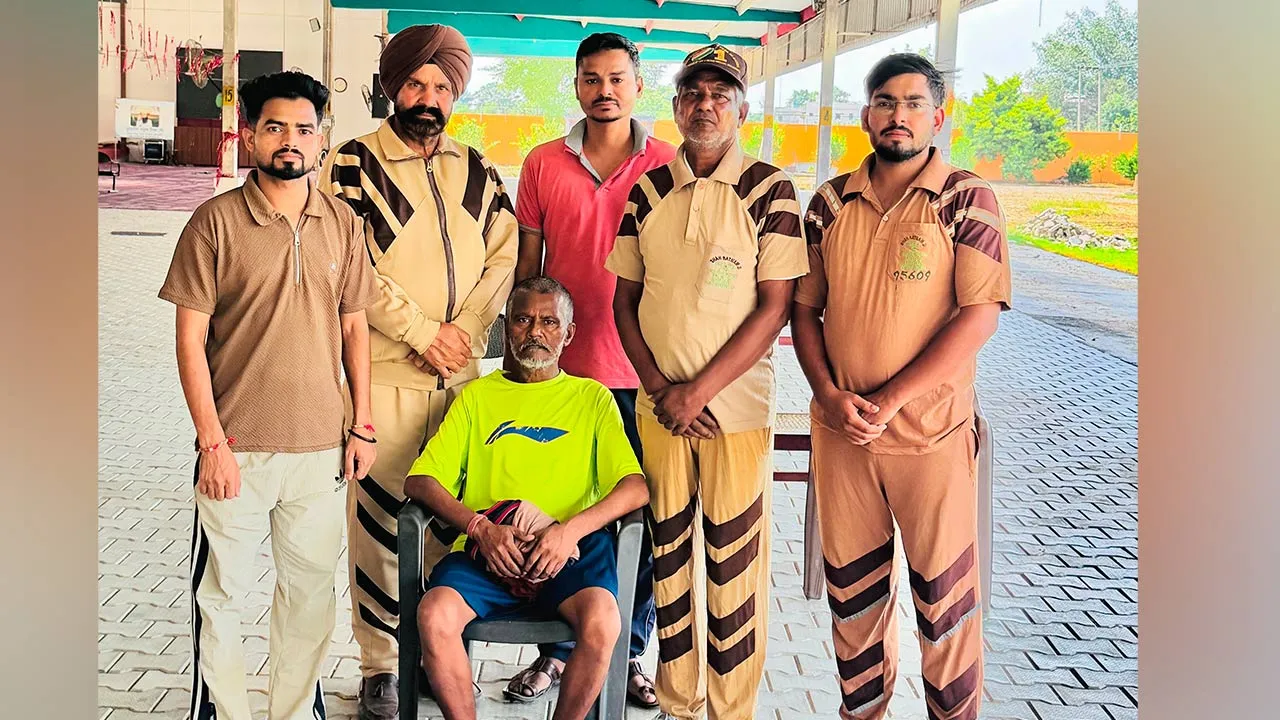 Reunited With Family: ਡੇਰਾ ਸ਼ਰਧਾਲੂਆਂ ਨੇ ਮਾਨਸਿਕ ਪੱਖੋਂ ਪ੍ਰੇਸ਼ਾਨ ਵਿਅਕਤੀ ਦੀ ਸਾਂਭ-ਸੰਭਾਲ ਕਰਕੇ ਵਾਰਸ਼ਾਂ ਤੱਕ ਪਹੁੰਚਾਇਆ