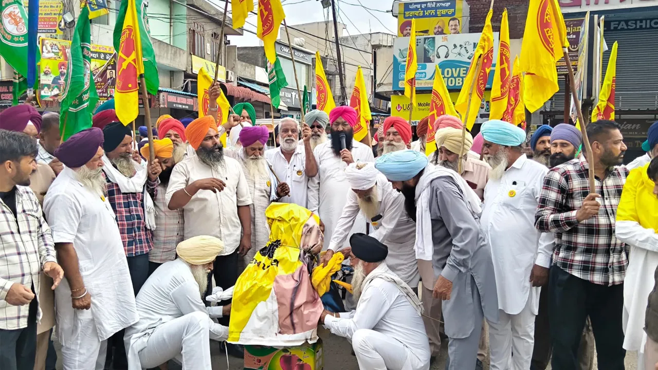 Amritsar Bandh News: ਪੰਜਾਬ ਬੰਦ ਦੇ ਸੱਦੇ ਦੌਰਾਨ ਕਿਰਤੀ ਕਿਸਾਨ ਯੂਨੀਅਨ ਵਲੋਂ ਪੁਤਲਾ ਫੂਕ ਕੇ ਰੋਸ ਪ੍ਰਦਰਸ਼ਨ