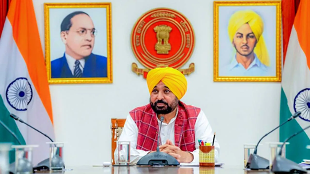 Punjab News: ਸੀਬੀਆਈ ਛਾਪੇਮਾਰੀ 'ਤੇ ਭੜਕੇ ਭਗਵੰਤ ਮਾਨ, ਕਿਹਾ- ਭਾਜਪਾ ਨੇ ਸ਼ੁਰੂ ਕਰ ਦਿੱਤੀ ਚੋਣਾਂ ਦੀ ਤਿਆਰੀ