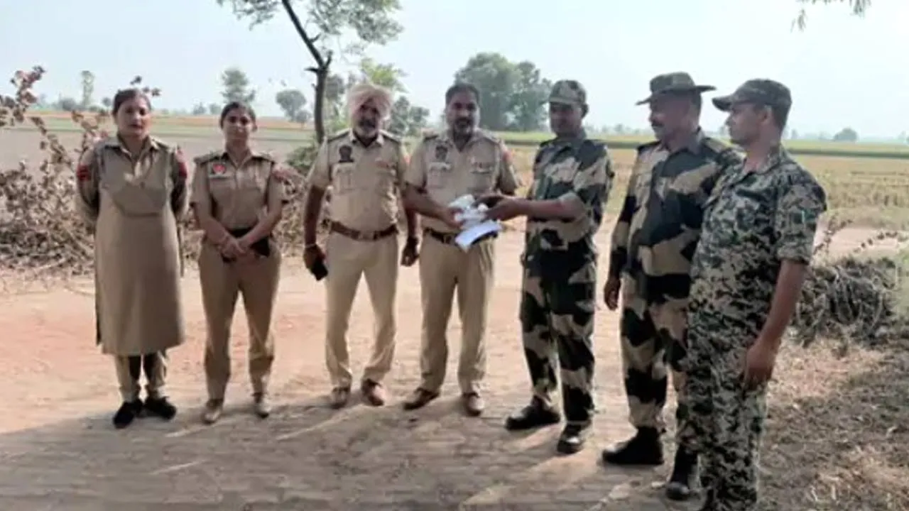 BSF Punjab News: ਬੀਐੱਸਐੱਫ ਤੇ ਪੰਜਾਬ ਪੁਲਿਸ ਦੀ ਸਾਂਝੀ ਕਾਰਵਾਈ, ਪਿਸਤੌਲ ਤੇ 3 ਜ਼ਿੰਦਾ ਕਾਰਤੂਸ ਬਰਾਮਦ