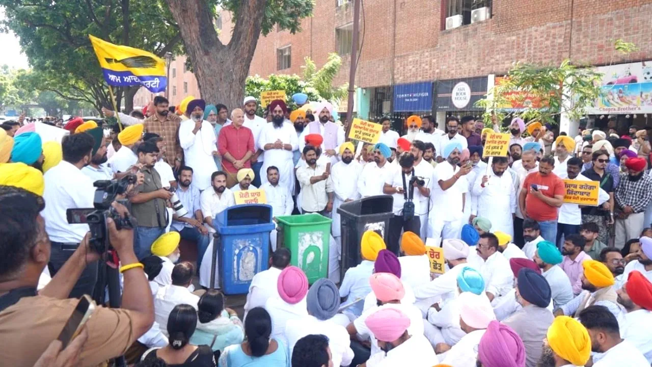 CJP Protest Chandigarh: ਸੀਜੇਪੀ ਦੇ ਸਮਰਥਨ 'ਚ ਚੰਡੀਗੜ੍ਹ ਵਿਖੇ ਨੌਜਵਾਨਾਂ ਦੇ ਪ੍ਰਦਰਸ਼ਨ 'ਚ ਸ਼ਾਮਲ ਹੋਈ 'ਆਪ', ਸੀਈਸੀ ਗਿਆਨੇਸ਼ ਕੁਮਾਰ ਦੇ ਅਸਤੀਫੇ ਦੀ ਕੀਤੀ ਮੰਗ