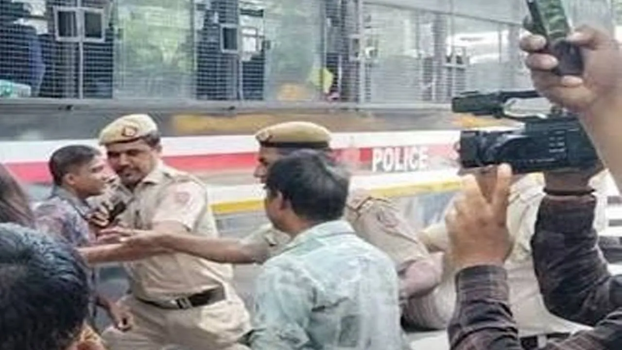 Delhi Journalist Protest: ਪ੍ਰੈਸ ਕਲੱਬ ਨੇ ਜੰਤਰ-ਮੰਤਰ 'ਤੇ ਪ੍ਰਦਰਸ਼ਨ ਦੌਰਾਨ ਪੱਤਰਕਾਰਾਂ ਨਾਲ ਬਦਸਲੂਕੀ ਦੀ ਕੀਤੀ ਨਿੰਦਾ