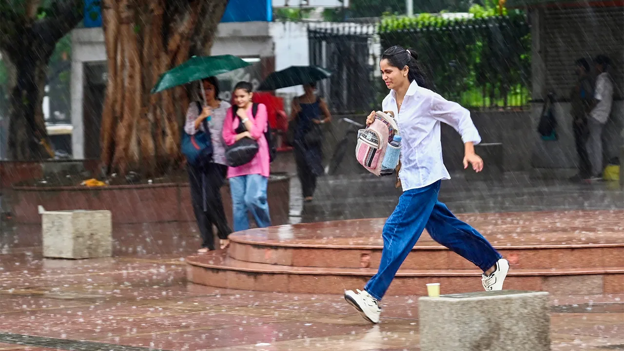 Delhi NCR Weather Update: ਦਿੱਲੀ NCR ’ਚ ਮੀਂਹ ਨਾਲ ਵਧੀ ਠੰਢ, ਹਵਾ ਪ੍ਰਦੂਸ਼ਣ ’ਚ ਸੁਧਾਰ