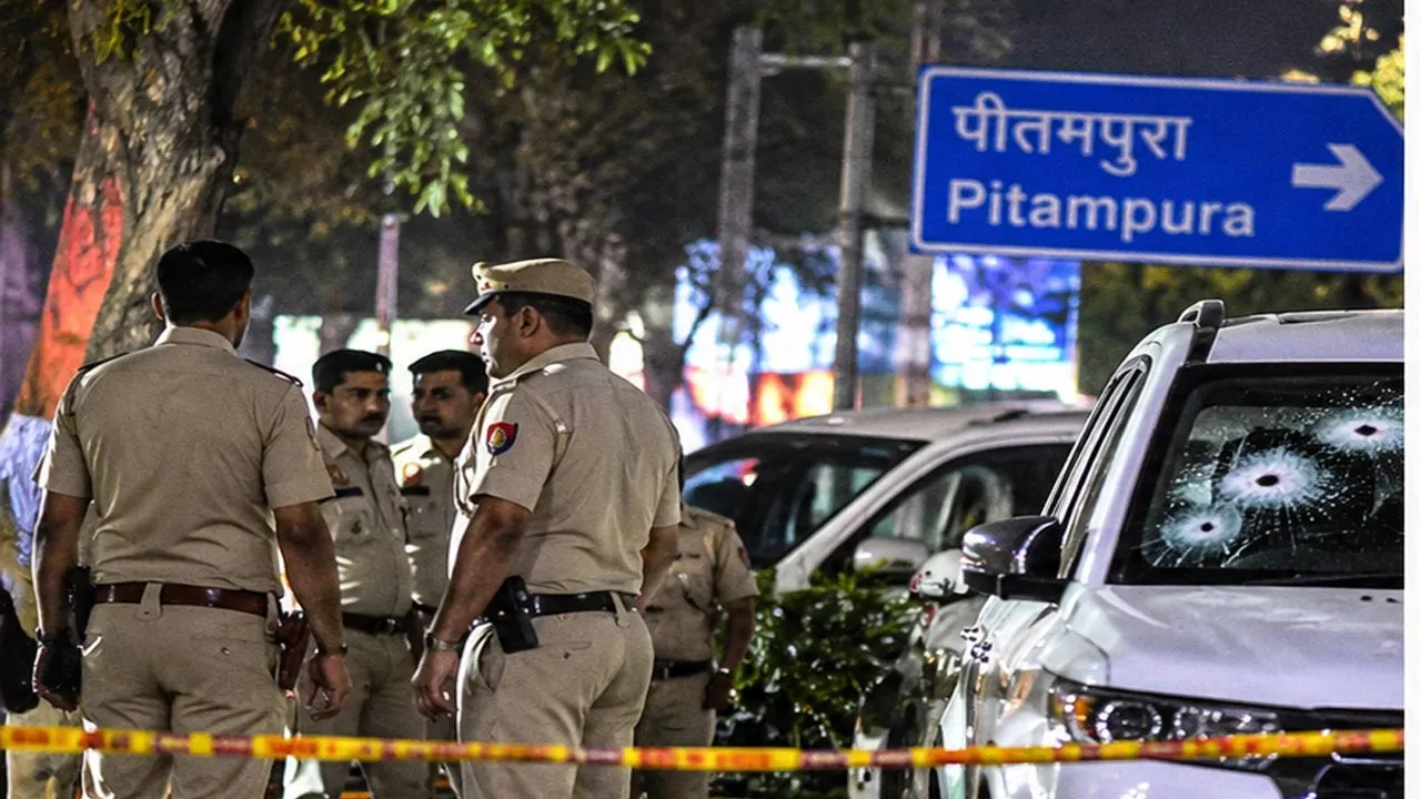 Delhi Shooting News: ਦਿੱਲੀ ਦੇ ਪੀਤਮਪੁਰਾ ’ਚ ਗੋਲੀਬਾਰੀ, ਲਾਰੈਂਸ ਗੈਂਗ ਦੀ ਭੂਮਿਕਾ ਦੀ ਜਾਂਚ ਕਰ ਰਹੀ ਪੁਲਿਸ