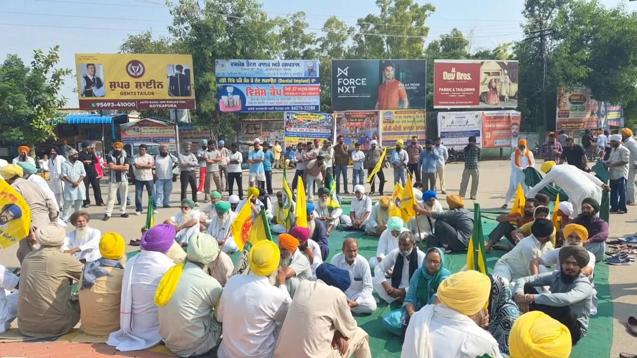 Punjab Bandh: ਬੰਦ ਦਾ ਕੋਟਕਪੂਰਾ ’ਚ ਅਸਰ, ਜੱਥੇਬੰਦੀਆਂ ਨੇ ਬੱਤੀਆਂ ਵਾਲਾ ਚੌਕ ਵਿਖੇ ਧਰਨਾ ਦੇ ਕੇ ਸੂਬਾ ਸਰਕਾਰ ਖ਼ਿਲਾਫ਼ ਜਤਾਇਆ ਰੋਸ