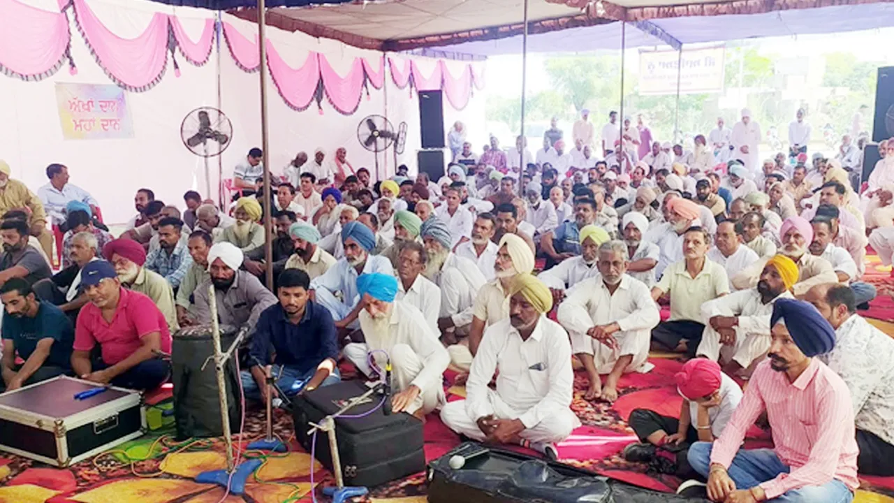 Malout News: ਬਲਾਕ ਮਲੋਟ ਦੀ ਭਾਈਆਂ ਦੀ ਨਾਮਚਰਚਾ ’ਚ ਭਾਰੀ ਗਿਣਤੀ ’ਚ ਸਾਧ-ਸੰਗਤ ਨੇ ਕੀਤੀ ਸ਼ਿਰਕਤ