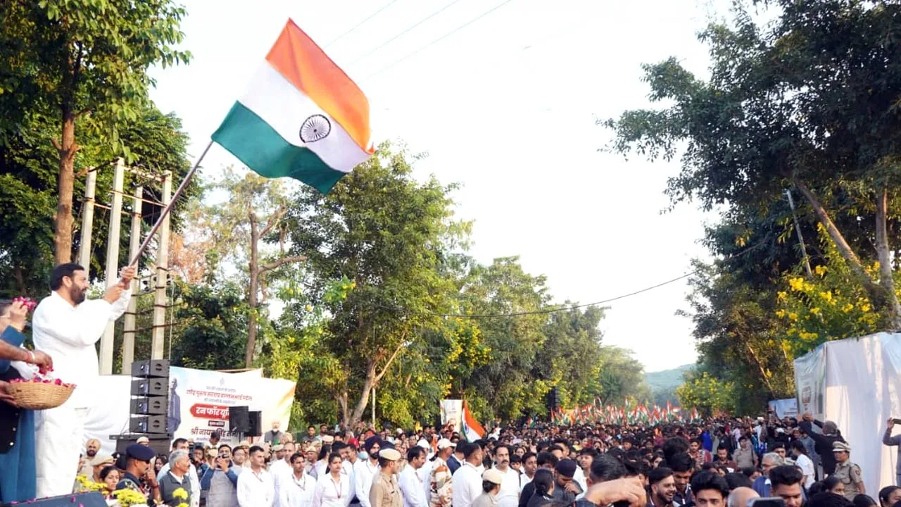 Haryana News: ਮੁੱਖ ਮੰਤਰੀ ਨਾਇਬ ਸਿੰਘ ਸੈਣੀ ਨੇ ਪੰਚਕੂਲਾ ’ਚ ‘ਰਨ ਫਾਰ ਯੂਨਿਟੀ’ ਨੂੰ ਦਿਖਾਈ ਹਰੀ ਝੰਡੀ, ਖ਼ੁਦ ਵੀ ਦੌੜ ’ਚ ਲਿਆ ਹਿੱਸਾ
