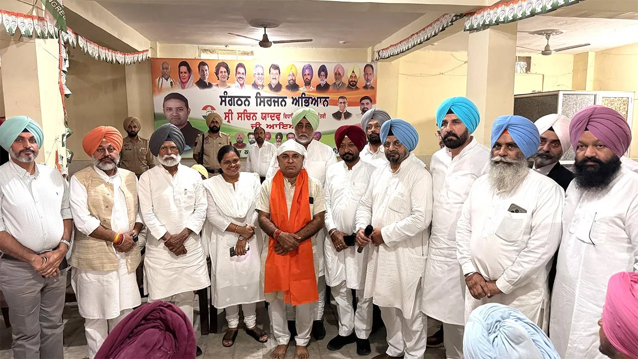 OBC Cell District President: ਗੁਲਸ਼ਨ ਰਾਏ ਬੋਬੀ ਨੂੰ ਮੁੜ ਓ.ਬੀ.ਸੀ. ਸੈੱਲ ਦਾ ਜ਼ਿਲ੍ਹਾ ਪ੍ਰਧਾਨ ਨਿਯੁਕਤ ਹੋਣ ’ਤੇ ਕੀਤਾ ਸਨਮਾਨਿਤ