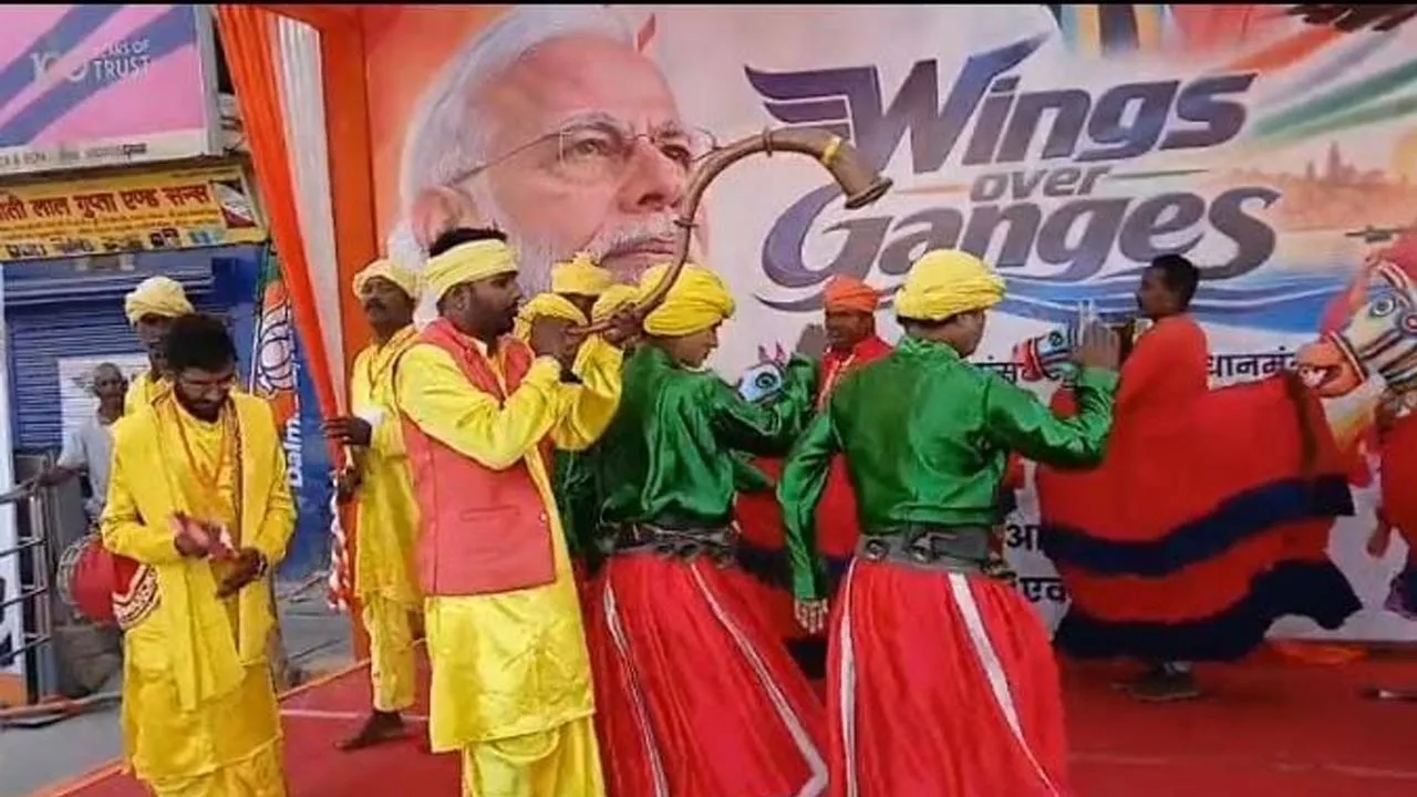 PM Narendra Modi : ਪ੍ਰਧਾਨ ਮੰਤਰੀ ਨਰਿੰਦਰ ਮੋਦੀ ਵਾਰਾਣਸੀ ਪਹੁੰਚੇ, ਹਵਾਈ ਅੱਡੇ 'ਤੇ ਸ਼ਾਨਦਾਰ ਸਵਾਗਤ