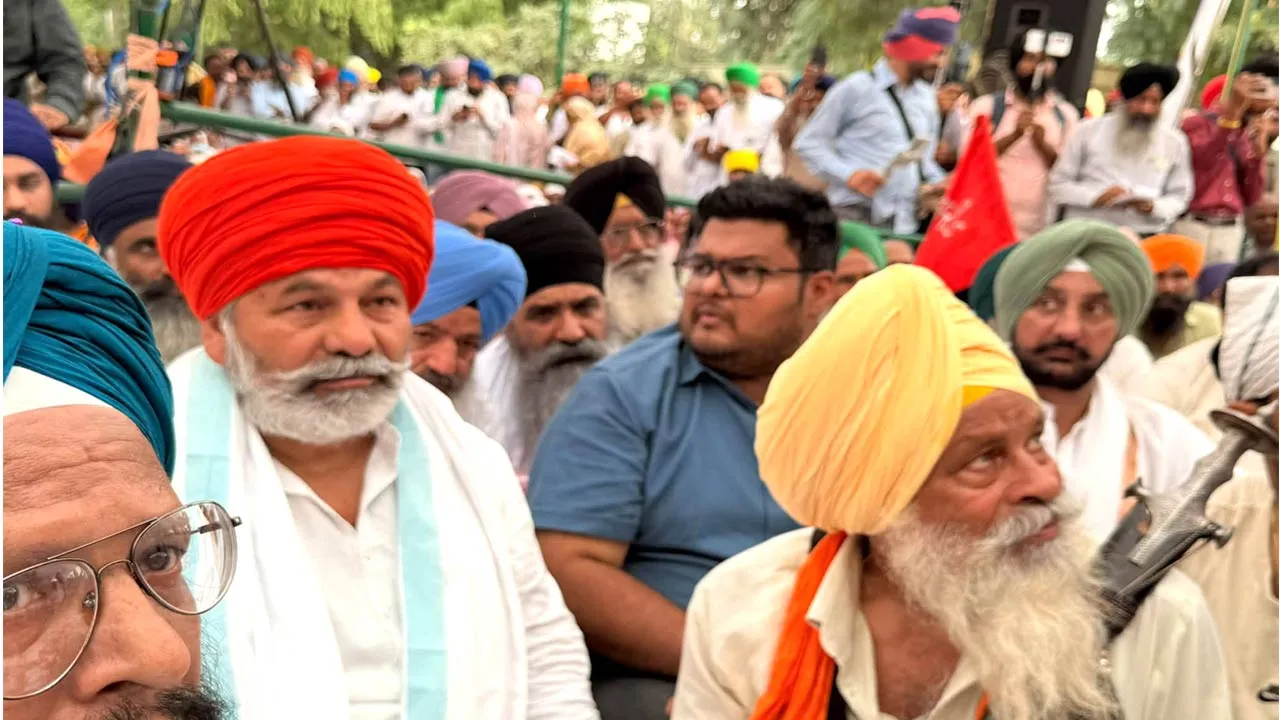 Mansa Punjab News: ਰਾਕੇਸ਼ ਟਿਕੈਤ ਮਾਨਸਾ ਪਹੁੰਚੇ, ਪਰਵਿੰਦਰ ਸਿੰਘ ਝੋਟਾ ਦੇ ਪਰਿਵਾਰ ਨਾਲ ਕੀਤੀ ਮੁਲਾਕਾਤ