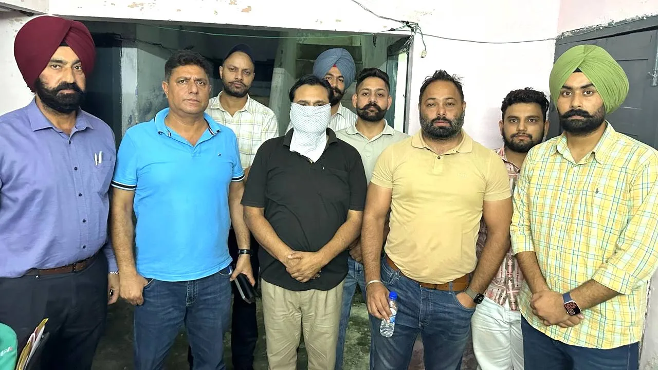 Punjab Vigilance Bureau: ਵਿਜੀਲੈਂਸ ਬਿਊਰੋ ਨੇ ਇੱਕ ਲੱਖ ਰੁਪਏ ਰਿਸ਼ਵਤ ਲੈਂਦਾ ਐਸ.ਐਚ.ਓ. ਰੰਗੇ ਹੱਥੀਂ ਕਾਬੂ