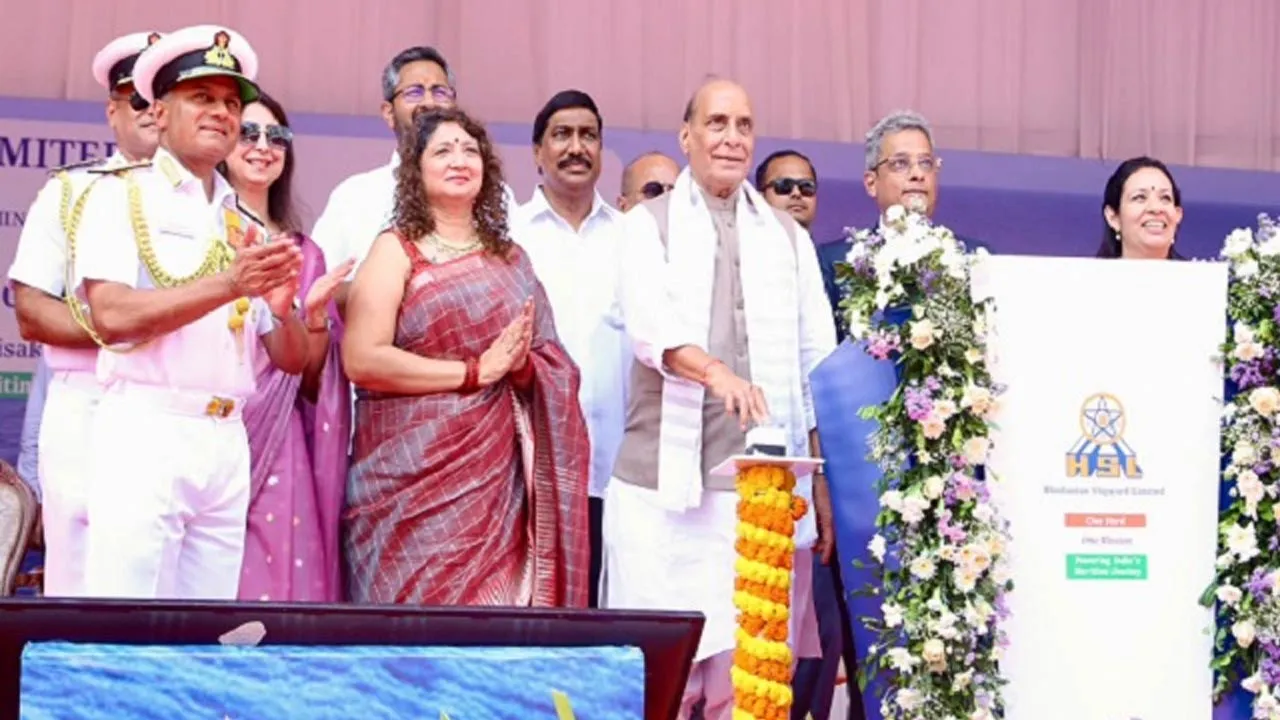 Surya Ship Launch Visakhapatnam: ਰੱਖਿਆ ਮੰਤਰੀ ਨੇ ਵਿਸ਼ਾਖਾਪਟਨਮ ’ਚ ਲਾਂਚ ਕੀਤਾ ਪਹਿਲਾ ਫਲੀਟ ਸਪੋਰਟ ਜਹਾਜ਼ 'ਸੂਰਿਆ'