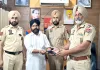 Kotkapura News: ਕੋਟਕਪੂਰਾ ਪੁਲਿਸ ਨੇ ਗੁੰਮ ਹੋਇਆ ਲਾਇਸੈਂਸੀ ਰਿਵਾਲਵਰ ਮਾਲਕ ਨੂੰ ਸੌਂਪਿਆ, ਵਿਅਕਤੀ ਨੇ ਕੀਤਾ ਧੰਨਵਾਦ