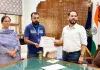 Bathinda News: ਮੁੱਖ ਚੋਣ ਕਮਿਸ਼ਨਰ ਵੱਲੋਂ ਪੰਜਾਬ ਦੇ ਟਾਪ-100 ’ਚ ਸ਼ਾਮਲ ਜ਼ਿਲ੍ਹੇ ਦੇ ਤਿੰਨ ਬੀਐਲਓਜ਼ ਸਨਮਾਨਿਤ