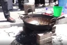 Gas Cylinder Crisis: ਕਾਠਮੰਡੂ ’ਚ ਗੈਸ ਦੀ ਘਾਟ, ਵਿਦਿਆਰਥੀਆਂ ਨੇ ਲੱਕੜ ਦੀ ਵਰਤੋਂ ਕਰਕੇ ਸੜਕ 'ਤੇ ਪਕਾਇਆ ਖਾਣਾ