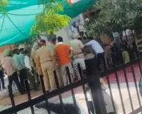 Barnala News: ਧਰਨੇ 'ਤੇ ਬੈਠੇ ਸੇਵਾ ਕੇਂਦਰਾਂ ਦੇ ਮੁਲਾਜ਼ਮ ਪੁਲਿਸ ਨੇ ਜ਼ਬਰੀ ਚੁੱਕ ਥਾਣੇ ਡੱਕੇ