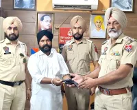 Kotkapura News: ਕੋਟਕਪੂਰਾ ਪੁਲਿਸ ਨੇ ਗੁੰਮ ਹੋਇਆ ਲਾਇਸੈਂਸੀ ਰਿਵਾਲਵਰ ਮਾਲਕ ਨੂੰ ਸੌਂਪਿਆ, ਵਿਅਕਤੀ ਨੇ ਕੀਤਾ ਧੰਨਵਾਦ
