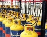 Petrolium Price: ਅੱਜ ਫਿਰ ਮਹਿੰਗਾ ਹੋਇਆ ਗੈਸ ਸਿਲੰਡਰ, ਪੈਟਰੋਲ, ਡੀਜ਼ਲ ਤੇ ਏਟੀਐਫ 'ਤੇ ਐਕਸਪੋਰਟ ਡਿਊਟੀ ਘਟੀ