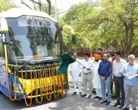Punjab: ਭਗਵੰਤ ਮਾਨ ਸਰਕਾਰ ਵੱਲੋਂ ਦਿੱਲੀ ਹਵਾਈ ਅੱਡੇ ਲਈ ਲਗਜ਼ਰੀ ਬੱਸਾਂ ਦੇ ਬੇੜੇ ਦਾ ਵਿਸਥਾਰ; ਟ੍ਰਾਂਸਪੋਰਟ ਮੰਤਰੀ ਹਰਪਾਲ ਸਿੰਘ ਚੀਮਾ ਨੇ 5 ਨਵੀਆਂ ਸੁਪਰ ਇੰਟੀਗ੍ਰਲ ਵੋਲਵੋ ਬੱਸਾਂ ਨੂੰ ਹਰੀ ਝੰਡੀ ਦਿਖਾ ਕੇ ਕੀਤਾ ਰਵਾਨਾ